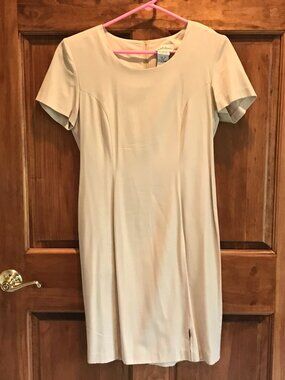 BEIGE/CREAM/LIGHT TAN JENNIFER JAMES DRESS, SIZE 6 PETITE